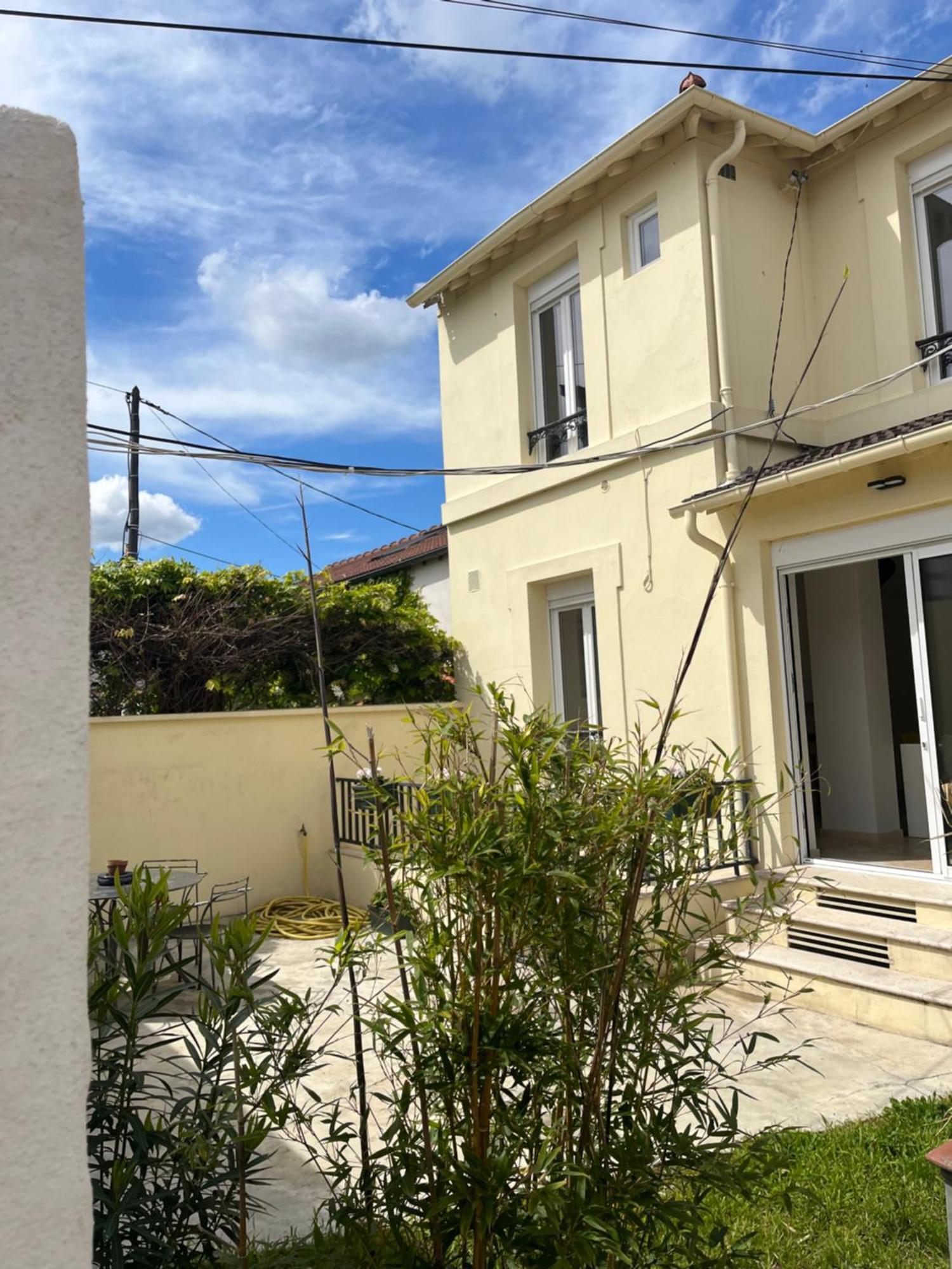 Hébergement de vacances Maison Colombes *